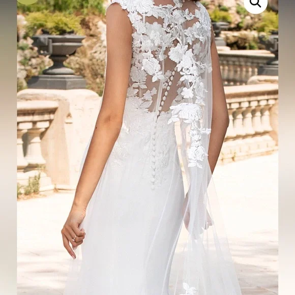 Pronovias Drail Wedding Gown - Picture 3 of 16